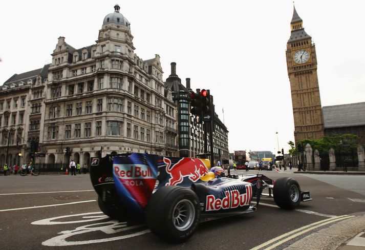 Mark Webber við Big Ben í London í morgun.