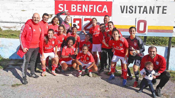 Benfica-stelpurnar eftir 32-0 sigurinn um síðustu helgi.