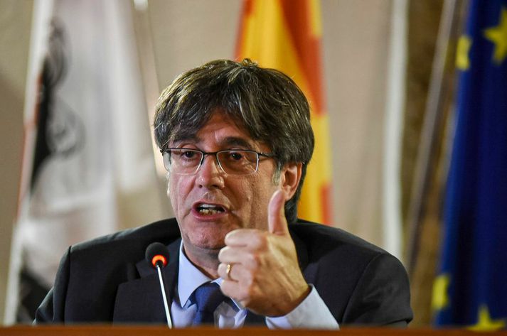 Carles Puigdemont er leiðtogi aðskilanaðarflokksins Saman fyrir Katalóníu en hefur verið í sjálfskipaðri útlegð eftir umdeilda þjóðaratkvæðagreiðslu um sjálfstæði héraðsins fyrir sjö árum.