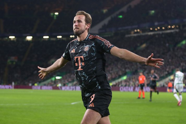 Harry Kane fagnar marki sínu Bayern München á móti Celtic í Meistaradeildinni í kvöld.