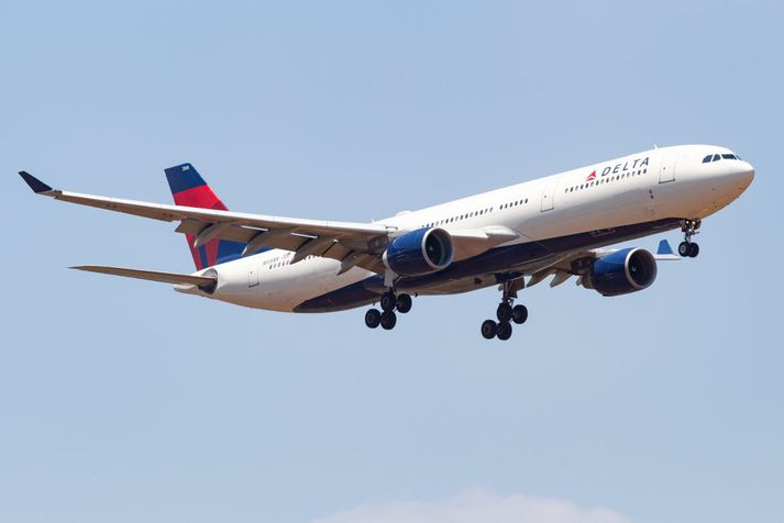 Vél Delta Airlines, sambærileg þeirri sem lendir á Keflavíkurflugvelli.