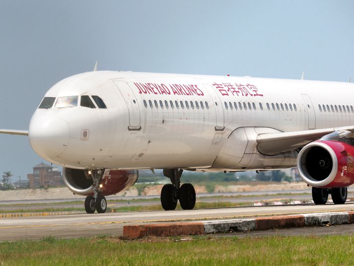 Juneyao Air er með daglegt flug mili Shanghai og Helsinki. 
