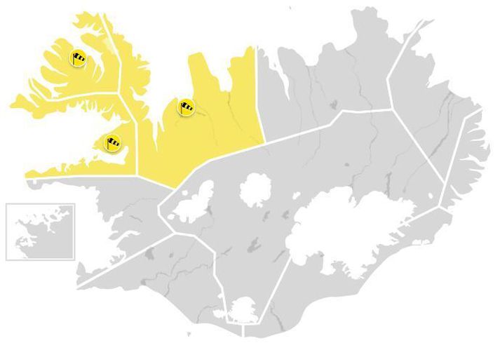 Ljóst má vera að varasamar aðstæður gætu myndast fyrir ökutæki sem eru viðkvæm fyrir vindi.