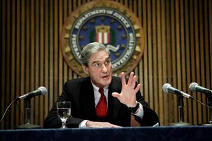 Robert Mueller, stjórnandi FBI, svarar fréttamönnum á fréttamannafundi í gærkvöldi.