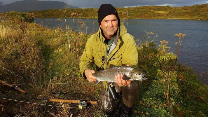 Emil með fallegan lax úr Soginu Bíldsfelli