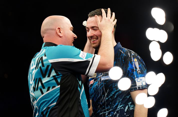 Rob Cross og Luke Humphries náðu báðir níu pílna leik á fimmta keppniskvöldi úrvalsdeildarinnar í pílukasti.