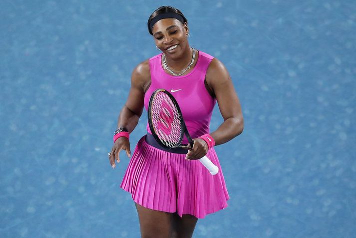 Serena Williams eyðir greinilega ekki of miklum tíma inn í bikarherberginu sínu.