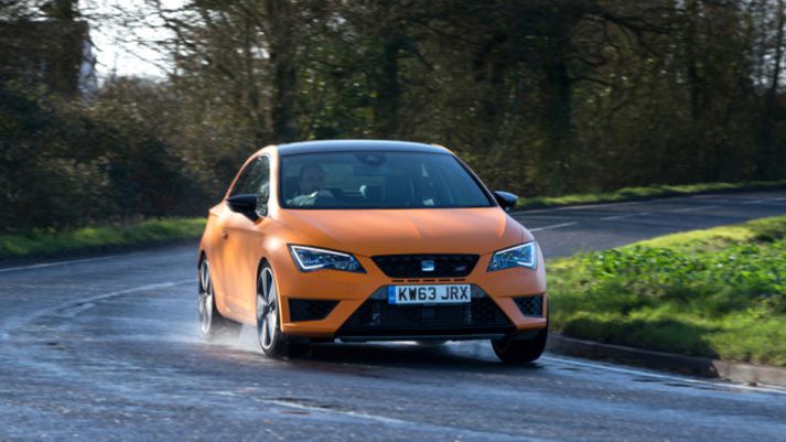 Seat bíllinn í brautinni í Nürburgring.