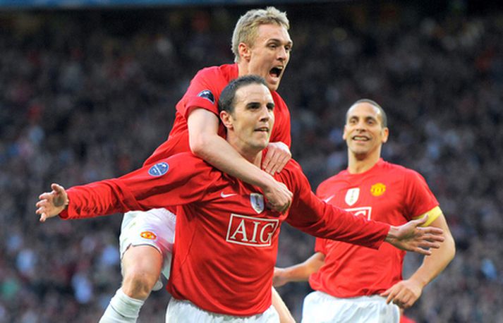 Darren Fletcher og John O'Shea fagna marki þess síðarnefnda í kvöld.