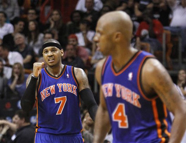 Carmelo Anthony og Chauncey Billups komu báðir frá Denver til NY í 13 manna leikmannaskiptum.