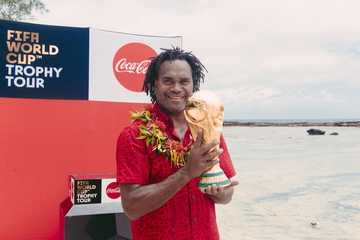 Karembeu með bikarinn góða.