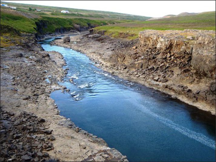 Hólaflúð í Jökuldal gefur góða mynd af því fallega veiðisvæði sem hefur opnast eftir að laxastigi var opnaður í byrjun ágúst. Á blábrotinu tók lax skömmu eftir að myndin var tekin og var hann grálúsugur.