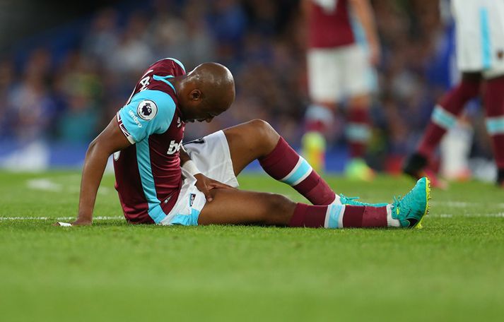 Ayew eftir að hann meiddist gegn Chelsea.