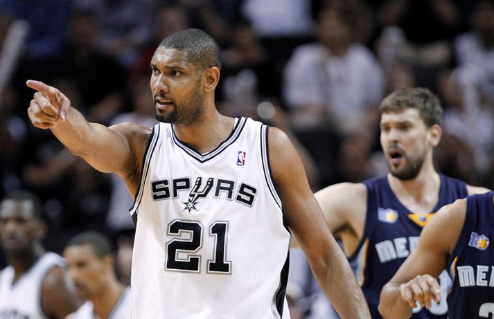 Tim Duncan, eða Timmy eins og hann er oft kallaður, fagnar hér í nótt.