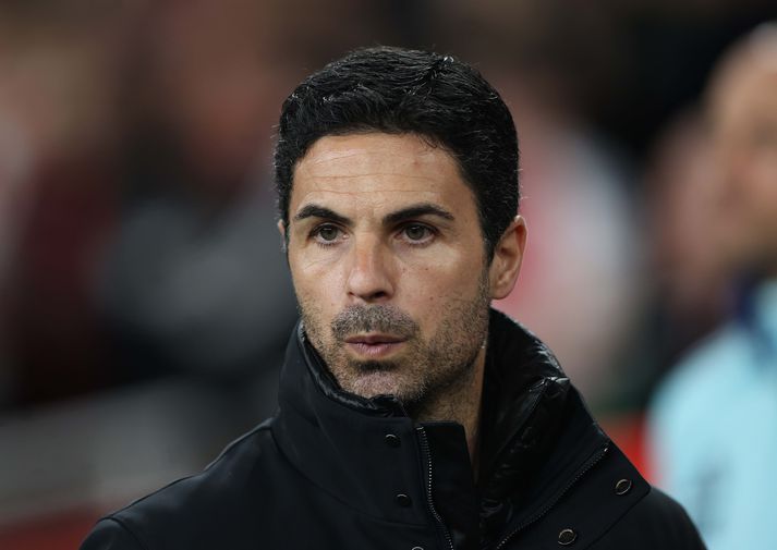 Mikel Arteta er án margra öflugra leikmanna fyrir leik Arsenal á móti toppliði Liverpool.