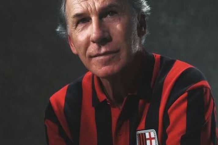 AC Milan goðsögnin Franco Baresi var meðal þeirra sem klæddust búningnum á kynningunni.