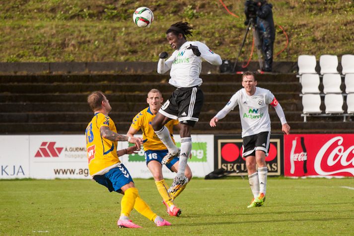 Kassim Doumbia og Davíð Þór í leik gegn Víkingi.