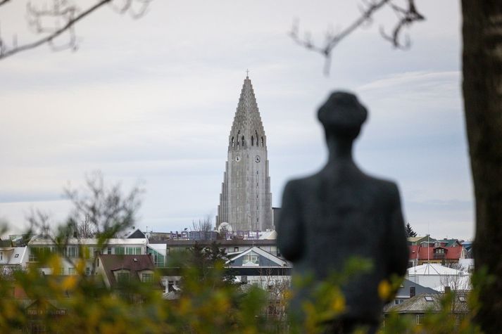 Enn er unnið að viðgerð. 