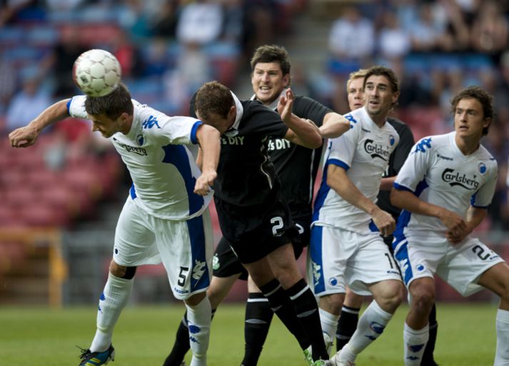 Sölvi Geir Ottesen skorar sigurmark FCK gegn Shamrock Rovers í þriðju umferð forkeppni Meistaradeildarinnar.