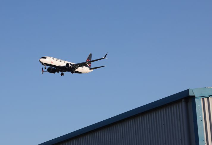 Boeing 737 MAX 8 að lenda á Heathrow.