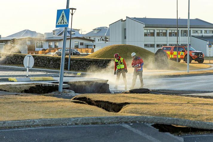 Grindavík var rýmd eftir að sigdalur myndaðist undir bænum þann 10. nóvember í fyrra.