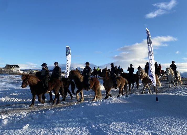 Hátíðin byrjar alltaf á hópreið út á Mývatni þar sem þátttakan er alltaf góð.