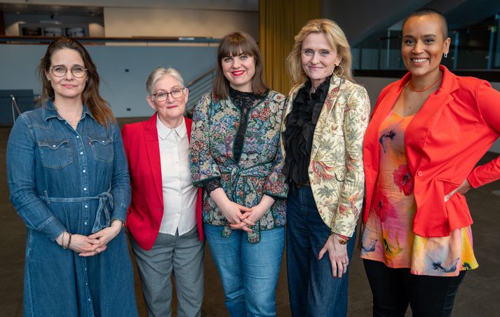 Líf Magneudóttir, Helga Þórðardóttir, Dóra Björt Guðjónsdóttir, Heiða Björg Hilmisdóttir og Sanna Magdalena Mörtudóttir hafið byrjað formlegar meirihlutaviðræður.