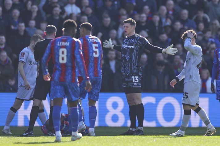 Liam Roberts spilar ekki aftur með Millwall fyrr en í fyrsta lagi 12. apríl.