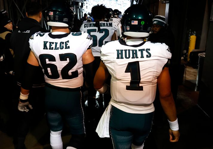 Jalen Hurts og Jason Kelce verða í sviðsljósinu í dag.