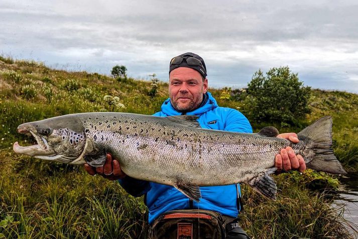 Theodór með 101 sm laxinn úr Ytri Rangá