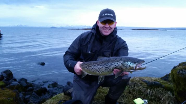 Haukur Böðvarsson með flottann urriða úr Þingvallavatni fyrir fáum dögum