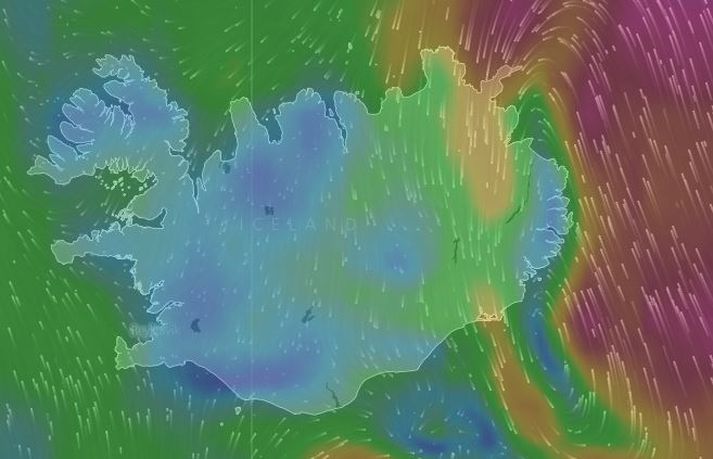 Veðurstofa varar við ofsaveðri og jafnvel fárviðri í nótt.