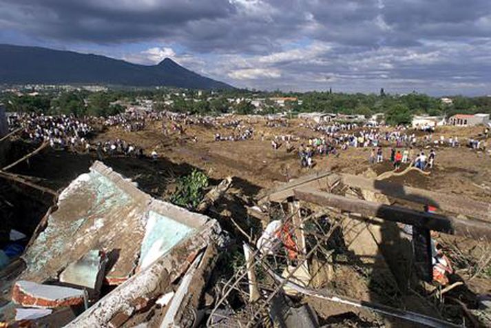 Ummerki eftir jarðskjálftann í El Salvador 2001