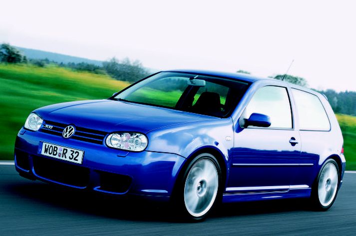 Volkswagen Golf R32 með 6 strokka vél.