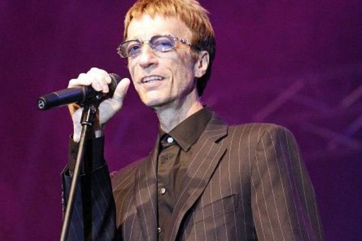 Veikindi hamla íslandsför Robin Gibb er of veikur til að koma fram á jólatónleikum Björgvins Halldórssonar í Laugardalshöll. Umboðsmaður söngvarans segir veikindin af sama meiði og drógu tvíburabróður hans til dauða. Björgvin segir að þeir haldi engu að síðu ótrauðir áfram þrátt fyrir brotthvarfið.