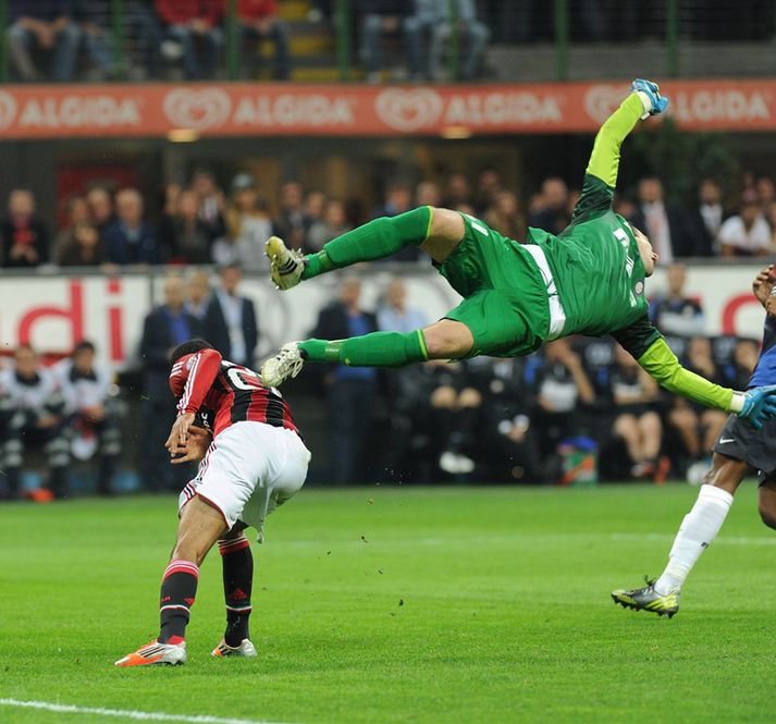 Handanovic, markvörður Inter, stendur hér í ströngu.