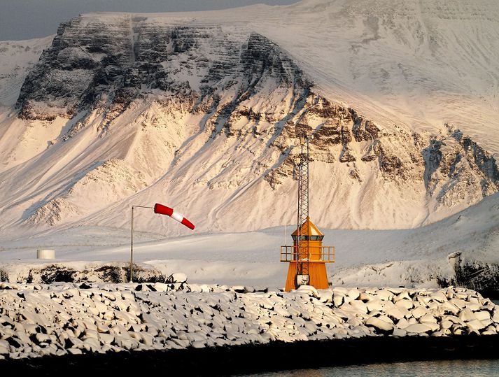 Konan treystir sér ekki niður vegna veðurs.