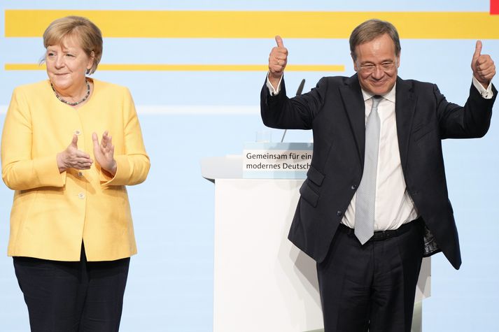 Angela Merkel (til vinstri) hefur verið kanslari Þýskalands frá árinu 2005. Armin Laschet er kanslaraefni Kristilegra demókrata (CDU) fyrir kosningarnar sem fram fara 26. september næstkomandi.