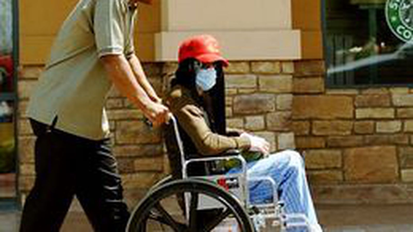 Майкл Джексон на инвалидной коляске