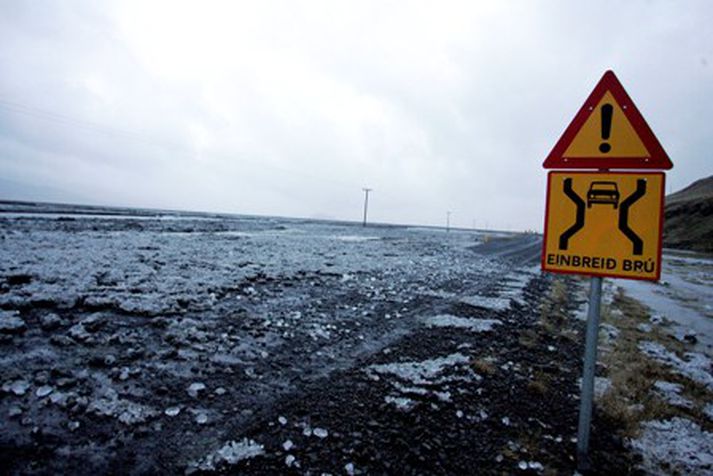 Flóðin í gærkvöldi og í nótt tefja fyrir Vegagerðinni.