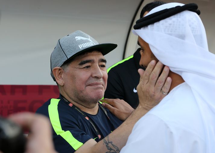 Maradona með einum af forráðamönnum liðsins.