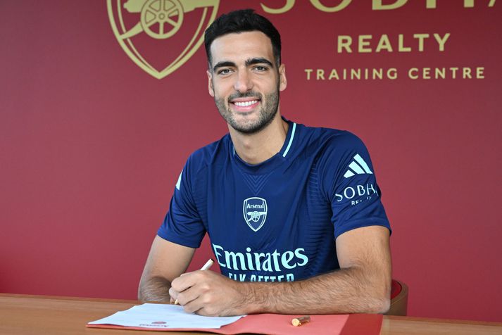 Mikel Merino skrifar undir hjá Arsenal en hann spilar þó ekki sinn fyrsta leik nærri því strax.