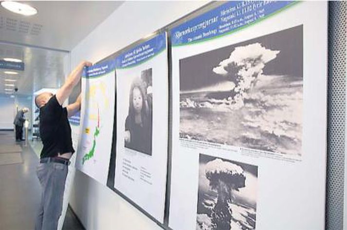 Sýning um kjarnorkusprengjurnar sem varpað var á Hírósíma og Nagasaki opnar í Borgarbókasafni í dag.