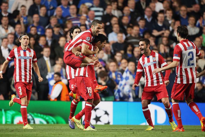 Leikmenn Atlético Madrid fagna á Brúnni í kvöld.