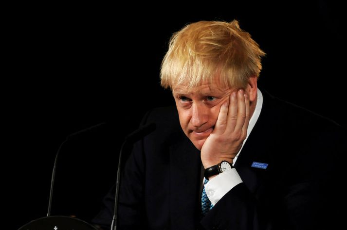 Boris Johnson, forsætisráðherra Bretlands, baðst afsökunar á seinkun Brexit.