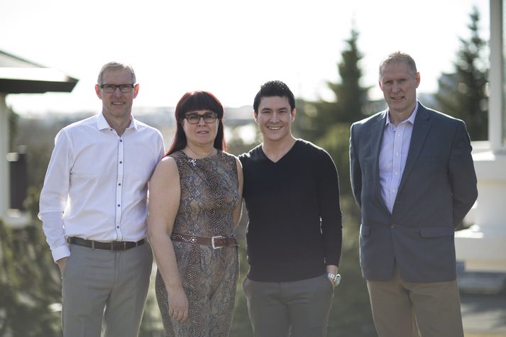 Björgólfur Takefusa ásamt hluta af tengdafjölskyldunni. Tengdamóðir hans og tengdafaðir eiga bæði afmæli sama dag og hann. Tengdapabbi hans er tvíburi og eiga fjórir í sömu fjölskyldunni sama afmælisdag.