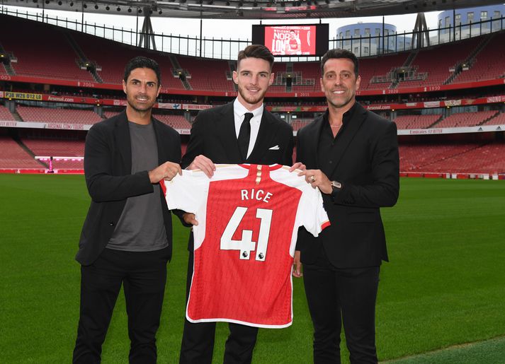 Edu (lengst til hægri) ásamt Mikel Arteta og Declan Rice þegar sá síðastnefndi skrifaði undir samning við Arsenal.