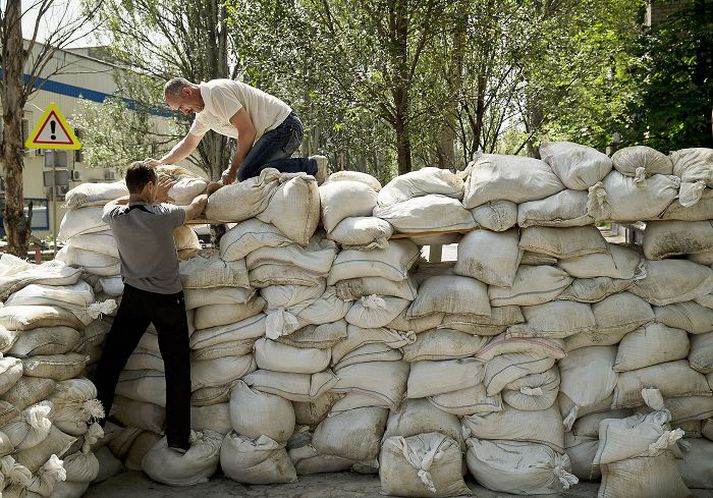 Uppreisnarmenn í Donetsk styrkja varnir sínar.