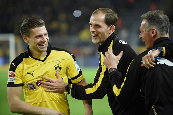 Thomas Tuchel vann fyrsta nágrannaslaginn gegn Schalke sem þjálfari Dortmund.