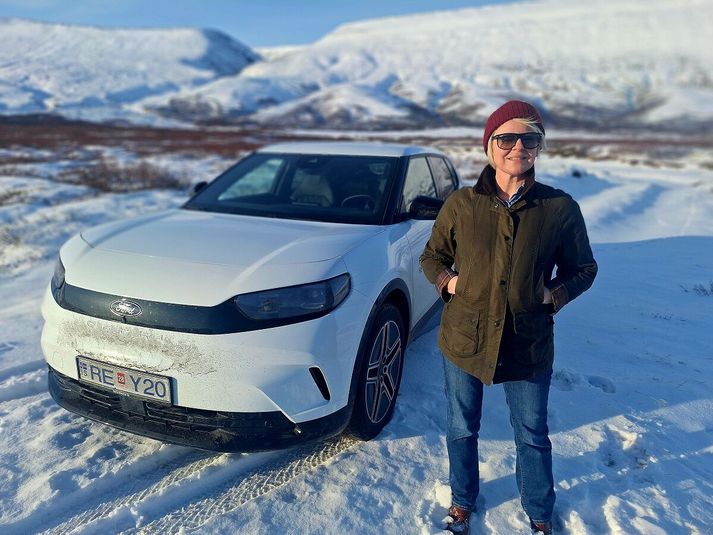 Mínar fyrstu bílaminningar eru úr Ford, þó ekki Caprí en nátengdri frænku hans.